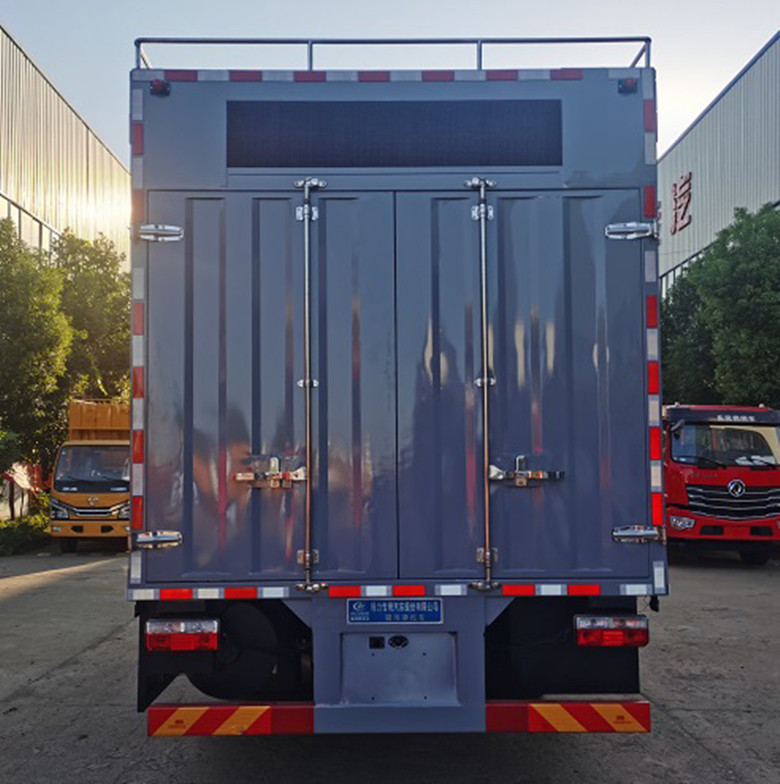 程力東風(fēng)吸污凈化車