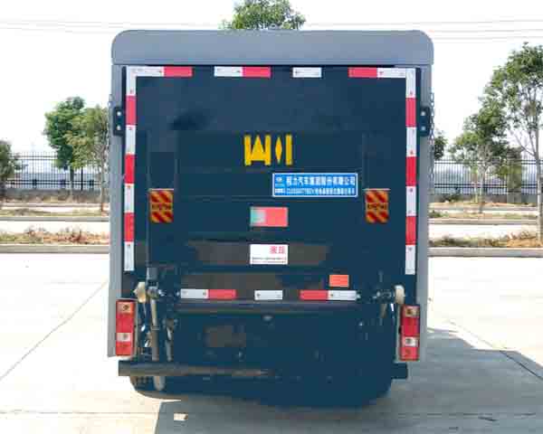 東風(fēng)純電動(dòng)密閉式桶裝垃圾車