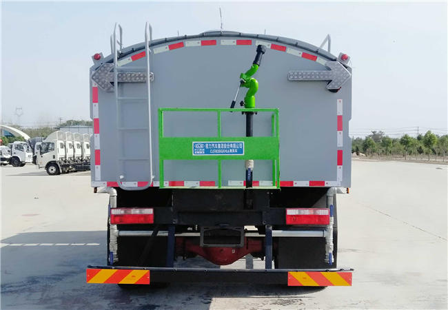 東風(fēng)D9多功能路面清洗車