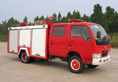 東風小霸王水罐消防車2-3噸