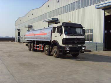 北方奔馳前四后八化工液體運(yùn)輸車