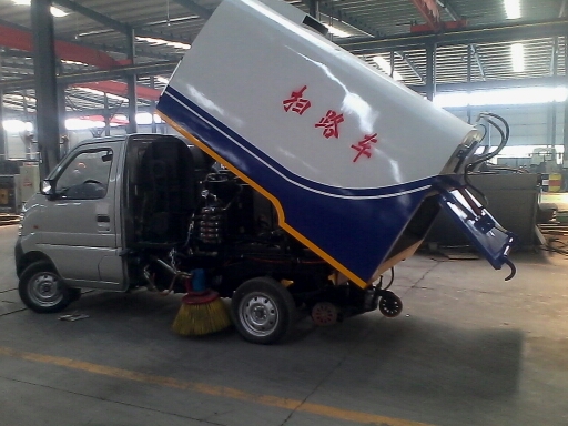 長(zhǎng)安小型掃路車